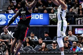 NG体育-字母哥回归赛场，战术调整首场状态亮眼，TL观众沸腾！的简单介绍