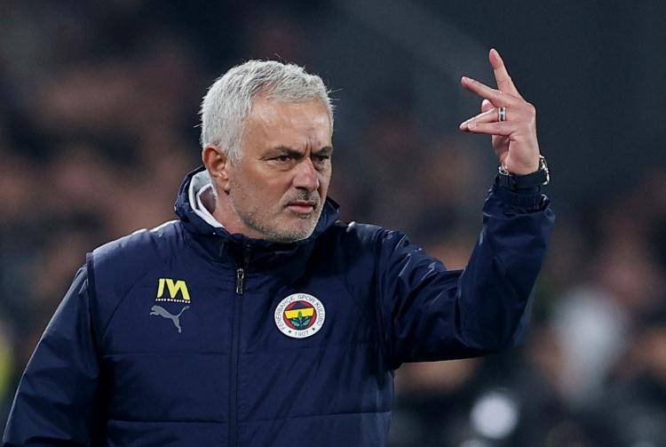 英超今晚再迎强敌,皇家社会防线松动,主帅态度——管理层满意,资深球员宣示担当的简单介绍 英超今晚再迎强敌,皇家社会防线松动,主帅态度——管理层满意,资深球员宣示担当的简单介绍