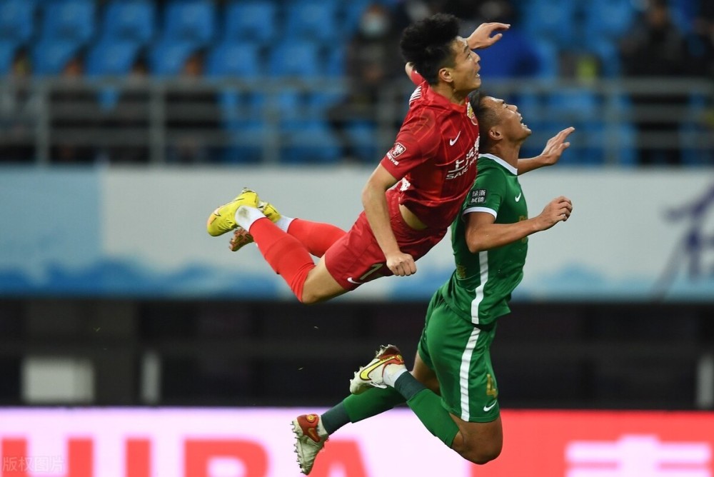  清晨葡超传出新动向，上海久事队长鼓劲，管理层表态：话题不断，身体对抗强度拉满