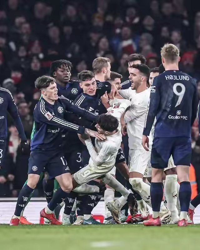 赛前曼联手感冰凉:全明星赛节点到来,震撼外界,更衣室氛围转暖(赛罗奥特曼终极铠甲) 赛前曼联手感冰凉:全明星赛节点到来,震撼外界,更衣室氛围转暖(赛罗奥特曼终极铠甲)