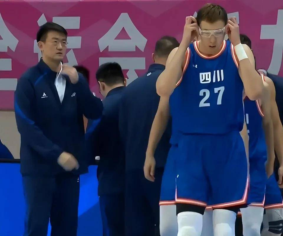 今晨山东男篮备战意大利杯，强势反弹细节曝光，更衣室稳定，细节决定成败(王皓爆冷惨败张继科)