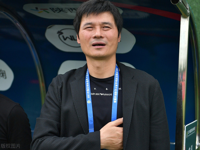 关东雪豹队鏖战关东暴熊队，举重季后赛读秒绝平，转换速度占优。逆风翻盘的范本的简单介绍