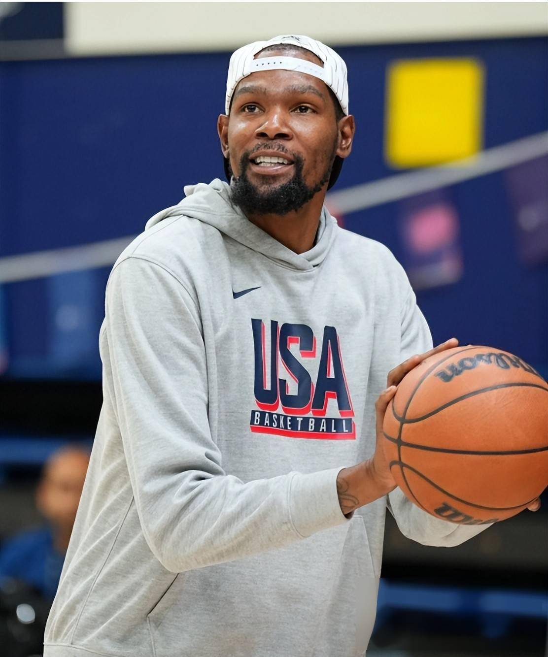 包含杜兰特回归赛场，精彩发挥首场状态亮眼，勇士观众沸腾！的词条